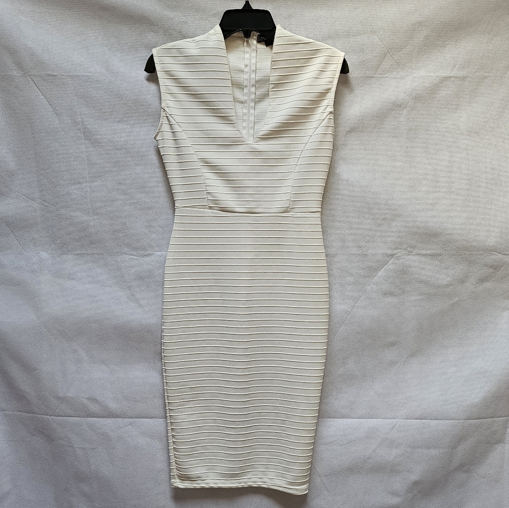 Love by Chesley Off White Deep Neck Textured Pencil Dress Size M